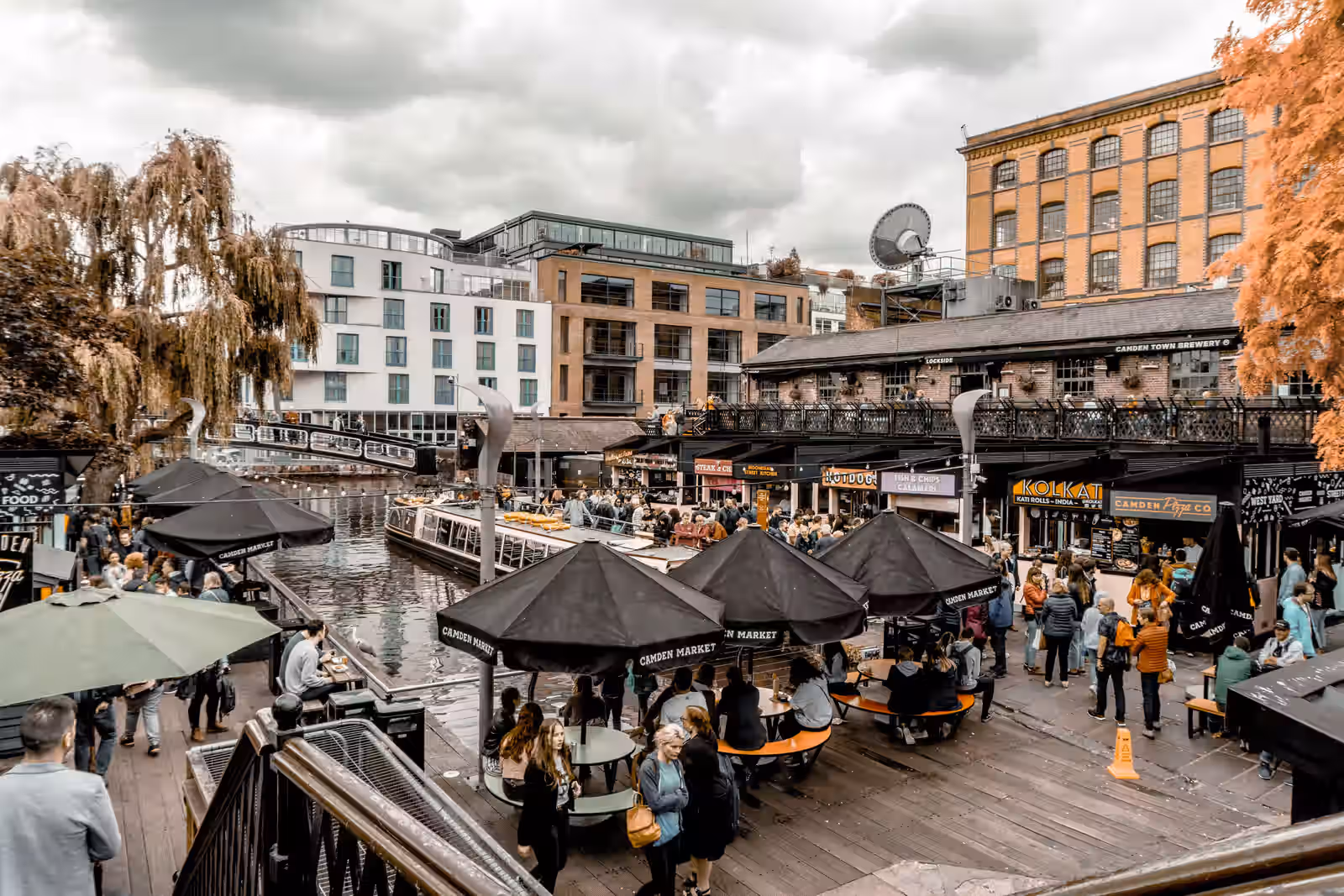 Mercado de Camden junto al canal