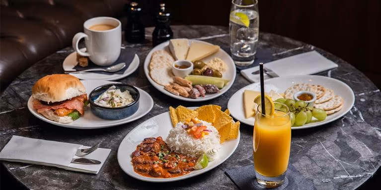 No1 Lounge T3 - Food and Drink
